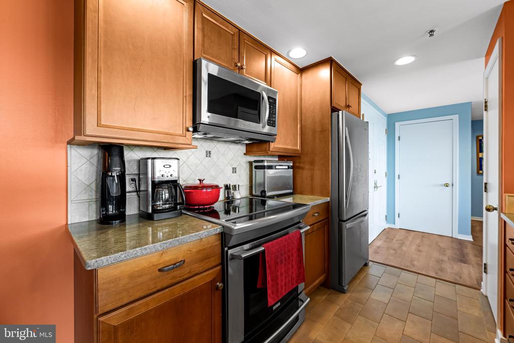250 PRESIDENT STREET S 909