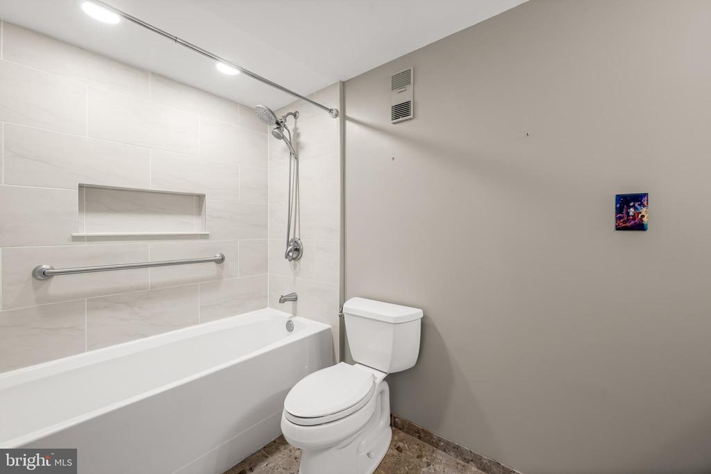 250 PRESIDENT STREET S 909
