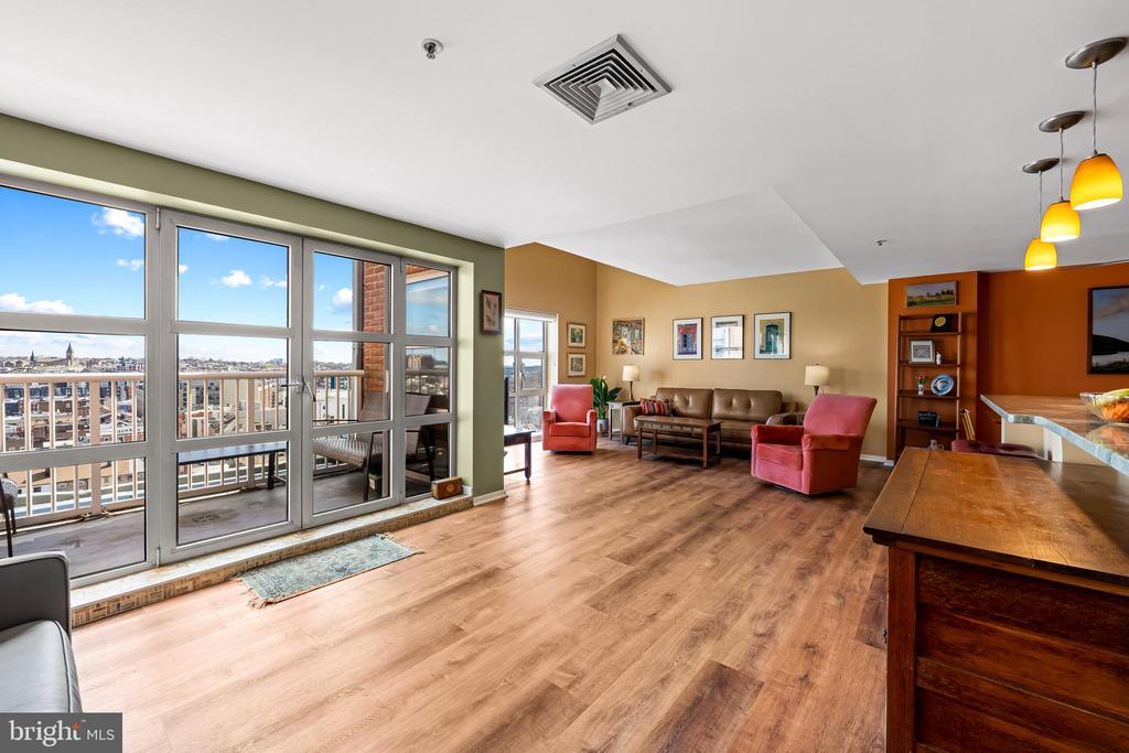 250 PRESIDENT STREET S 909