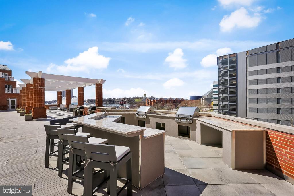 250 PRESIDENT STREET S 909