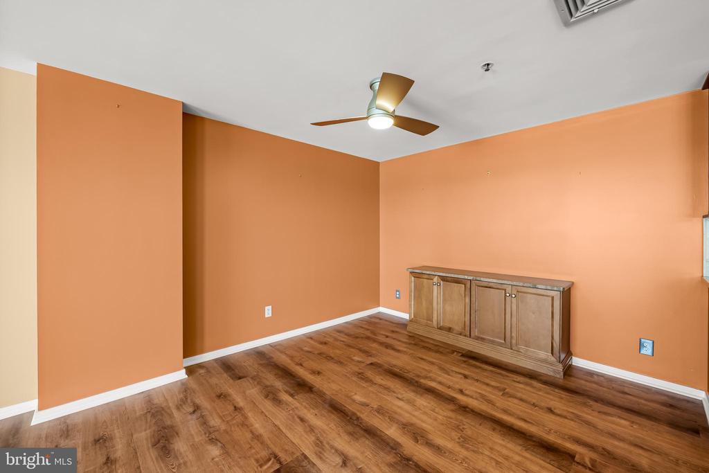250 PRESIDENT STREET S 909