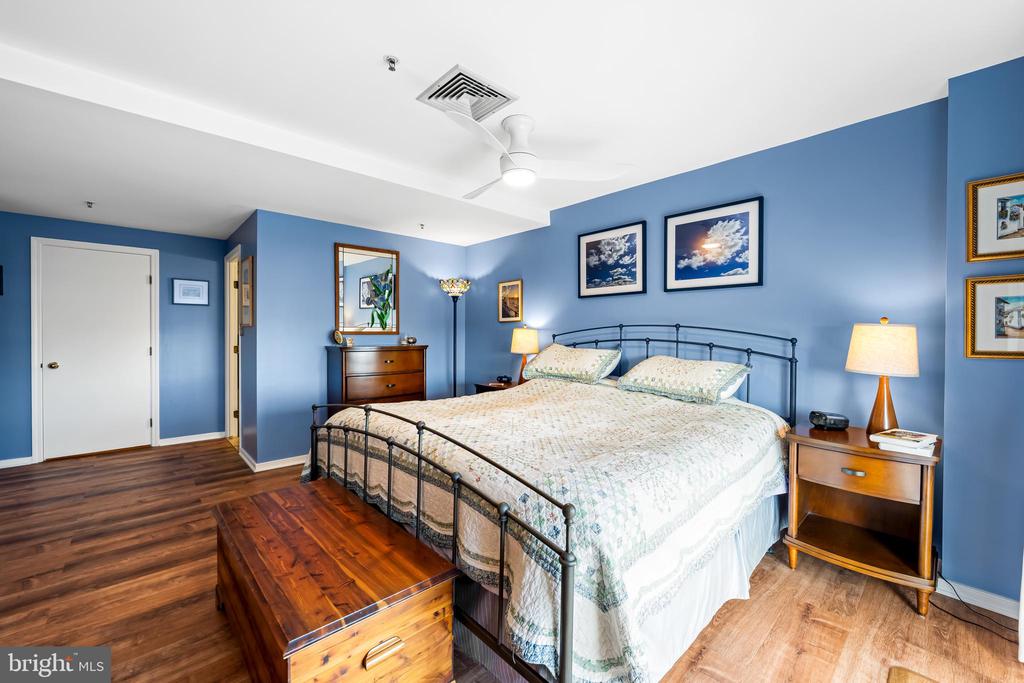250 PRESIDENT STREET S 909