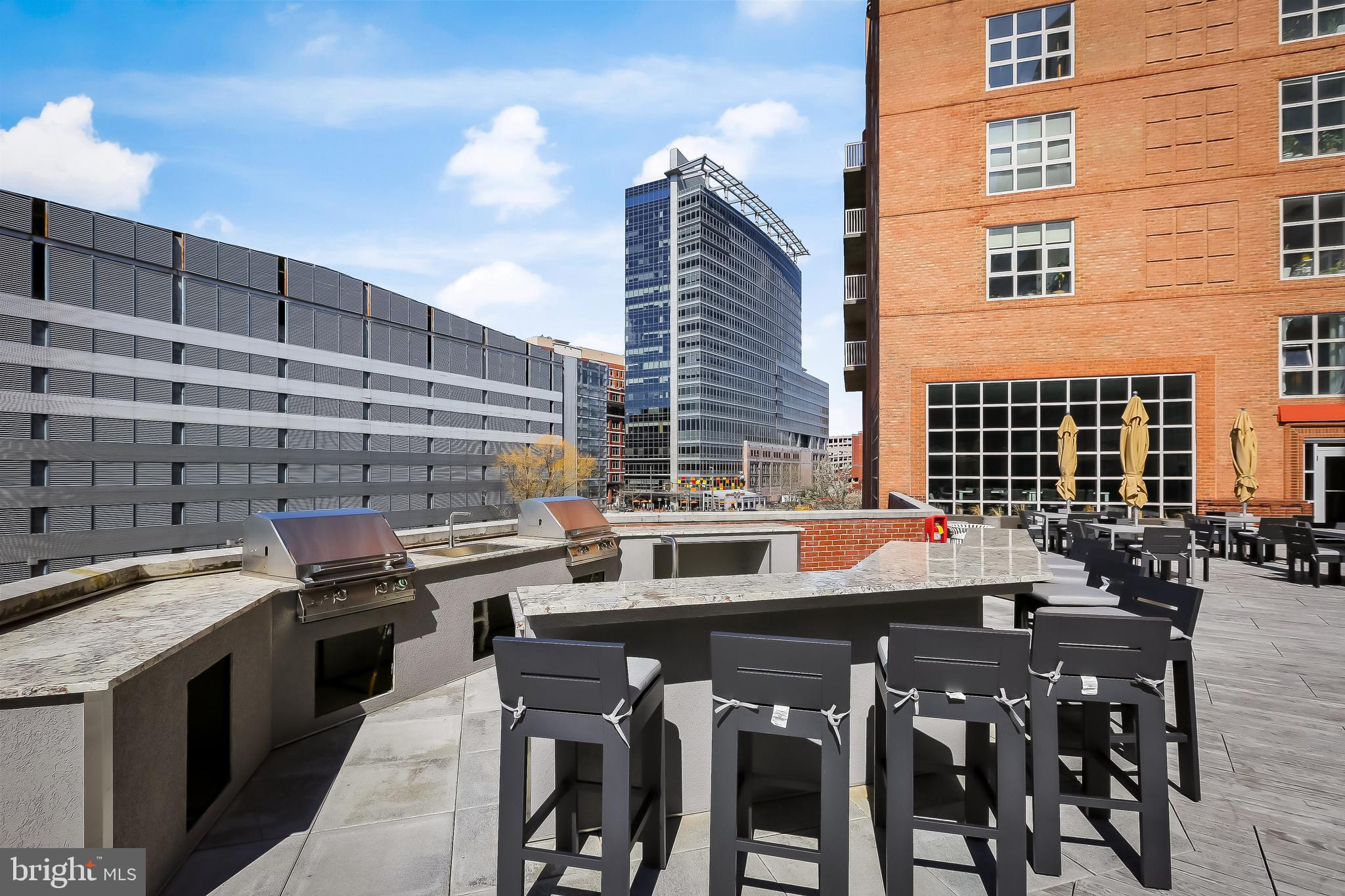 250 PRESIDENT STREET S 909