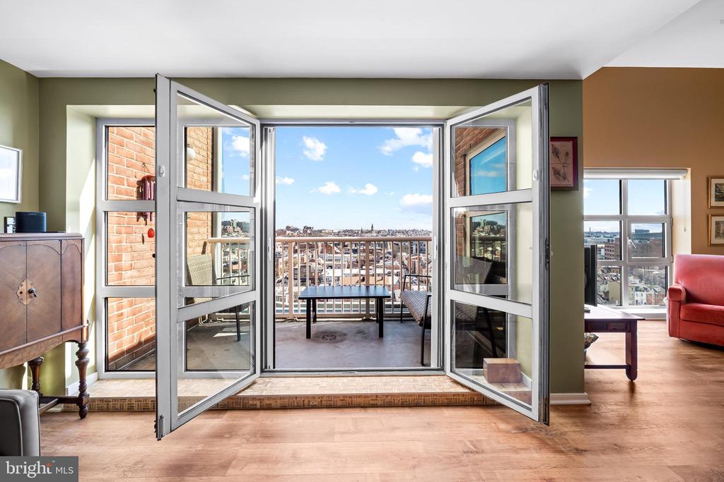 250 PRESIDENT STREET S 909