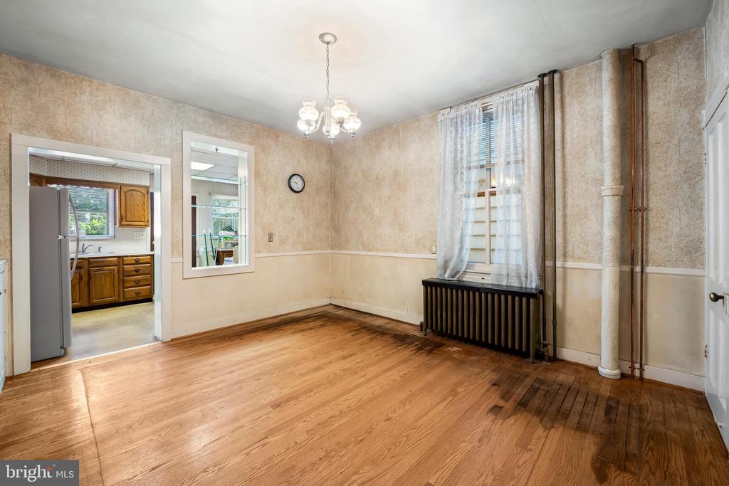 1016 W 38TH STREET