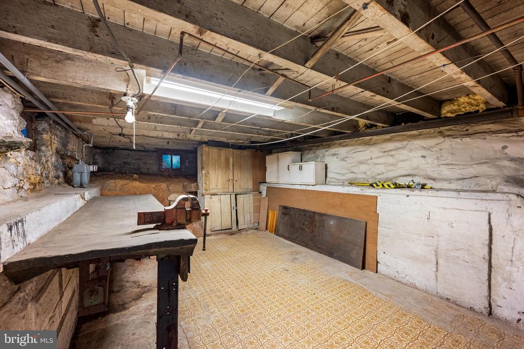 1016 W 38TH STREET