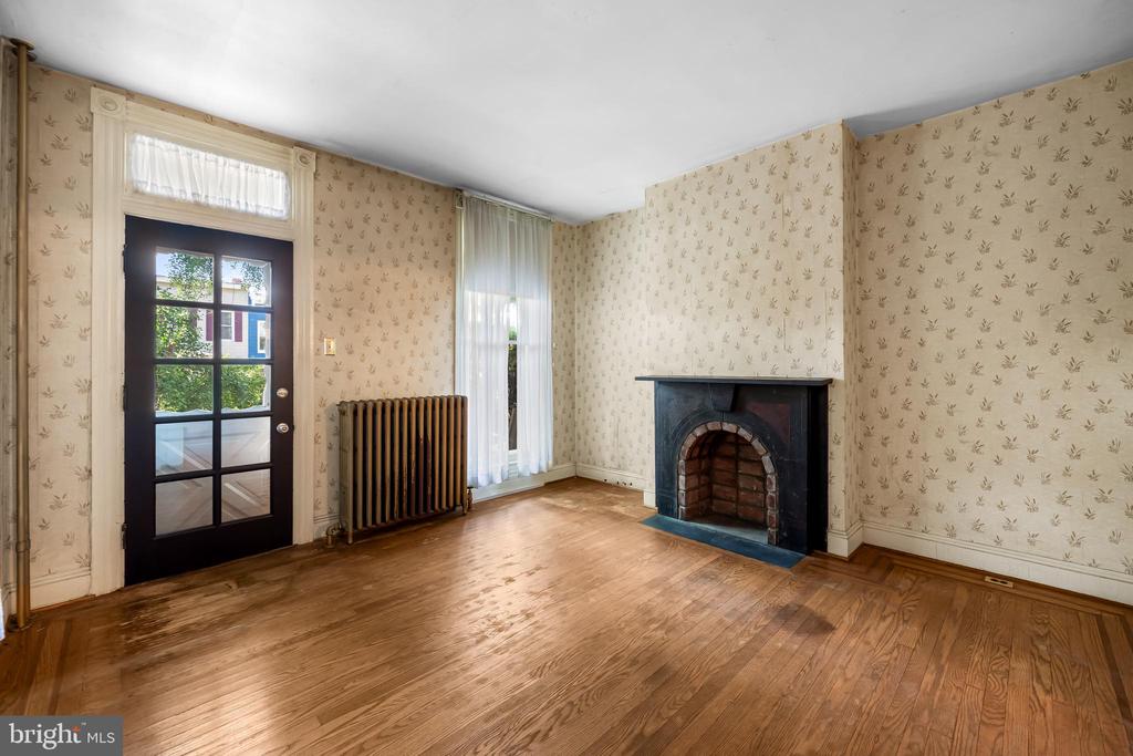 1016 W 38TH STREET