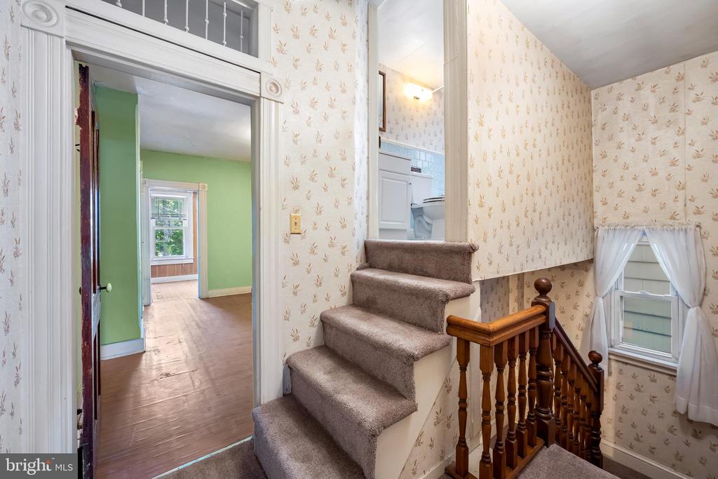 1016 W 38TH STREET