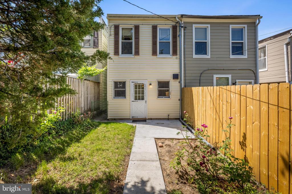 1016 W 38TH STREET