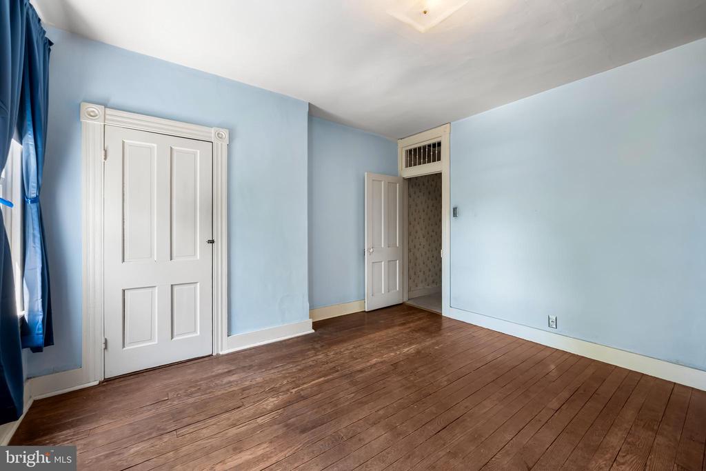 1016 W 38TH STREET