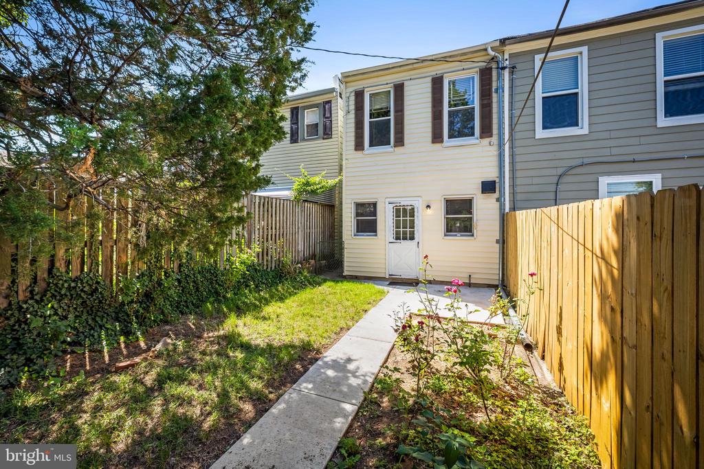 1016 W 38TH STREET