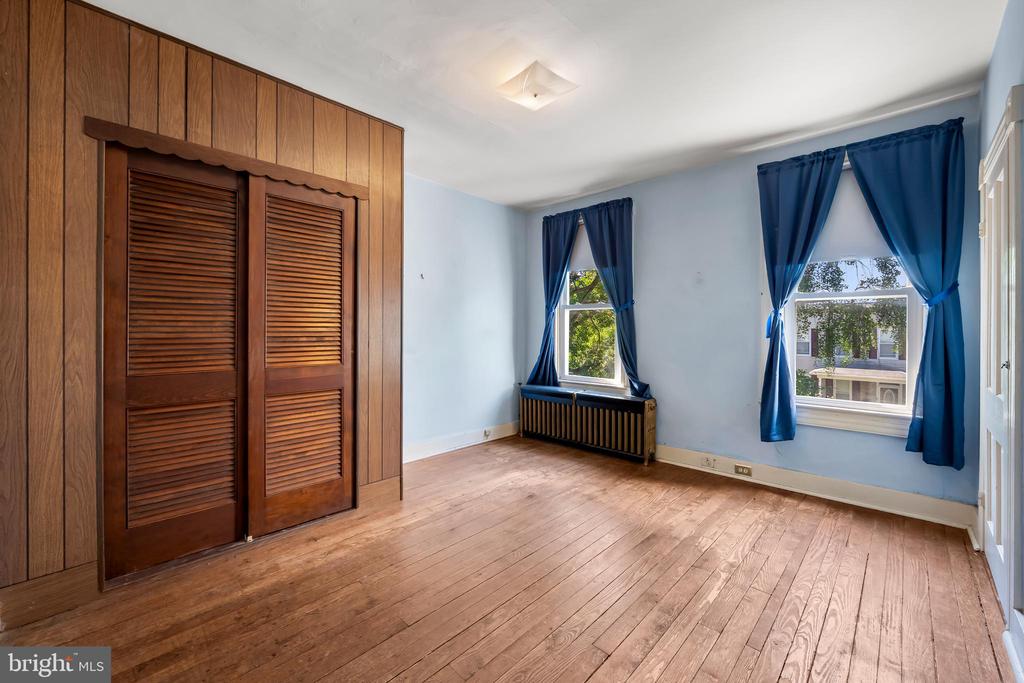 1016 W 38TH STREET