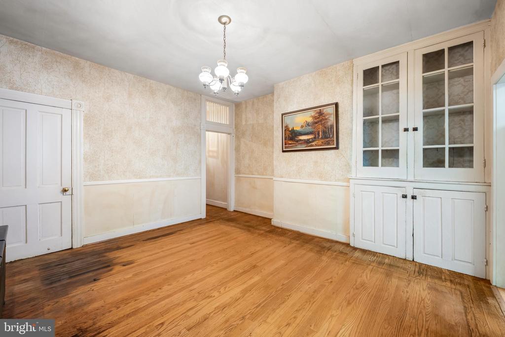 1016 W 38TH STREET