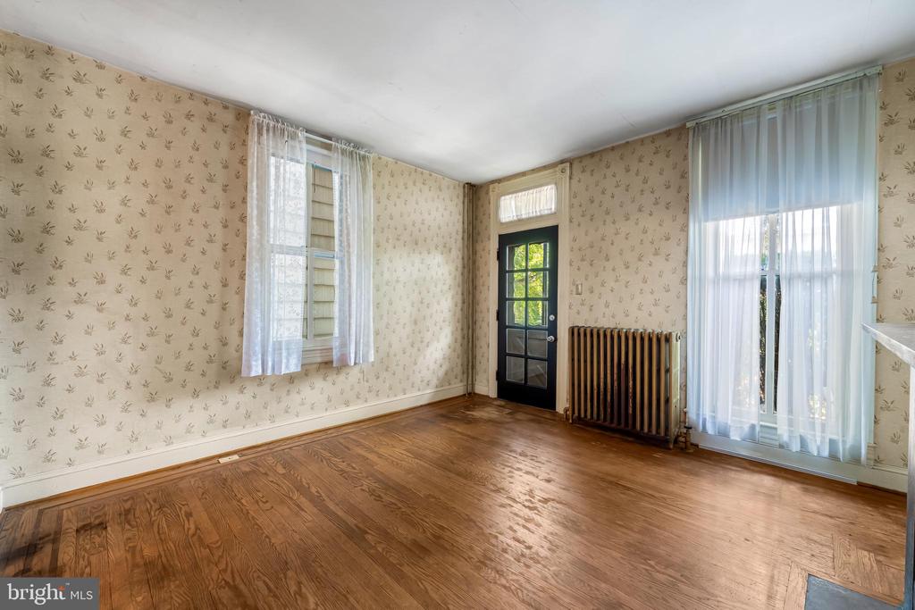 1016 W 38TH STREET