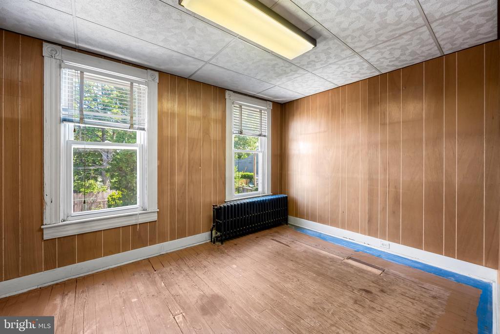 1016 W 38TH STREET