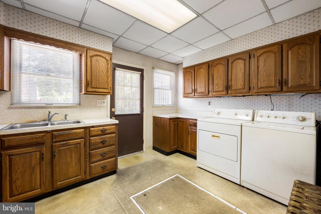1016 W 38TH STREET