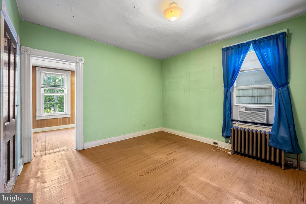 1016 W 38TH STREET