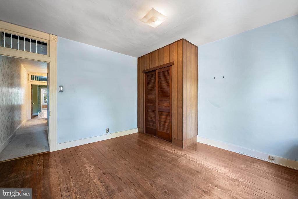 1016 W 38TH STREET
