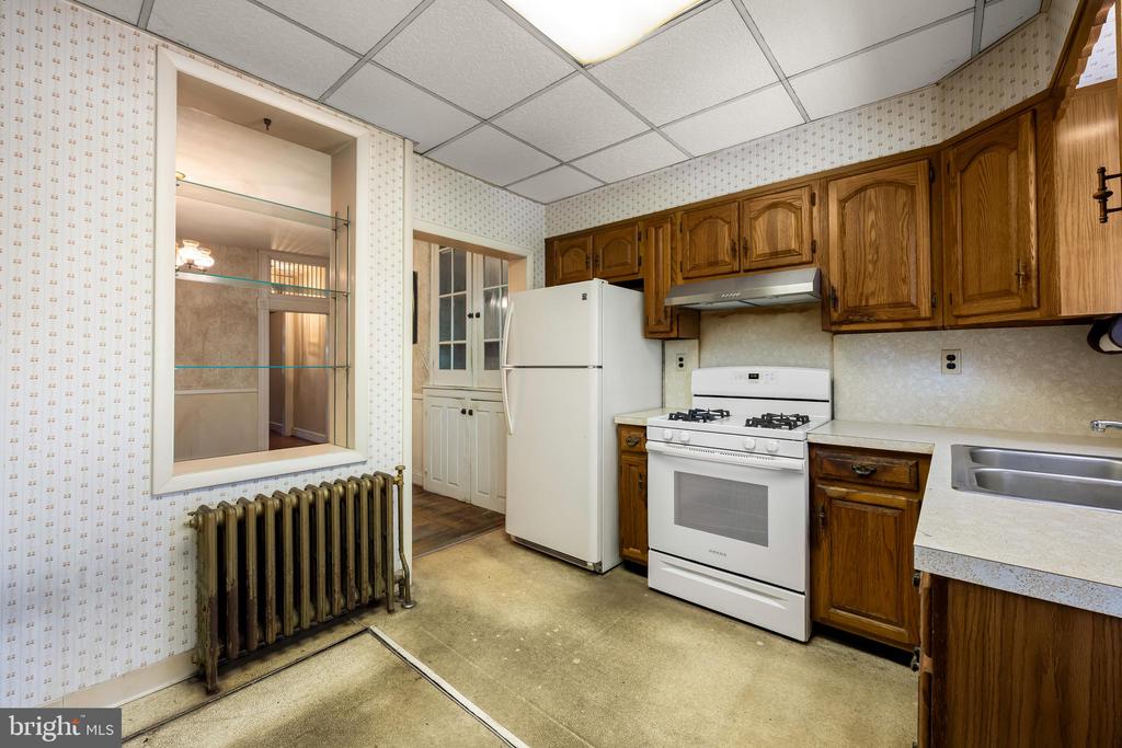 1016 W 38TH STREET