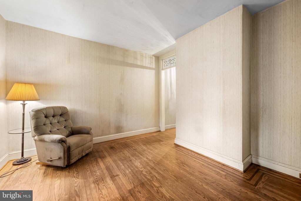 1016 W 38TH STREET