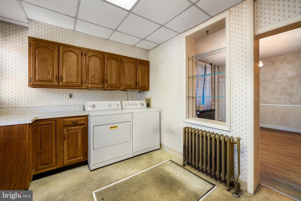 1016 W 38TH STREET