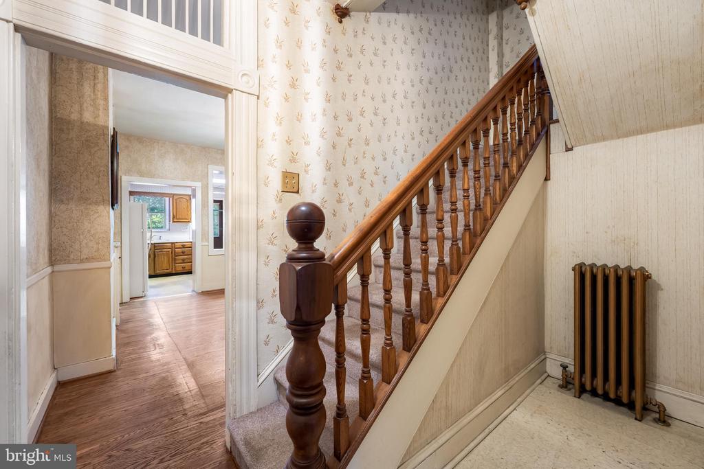 1016 W 38TH STREET