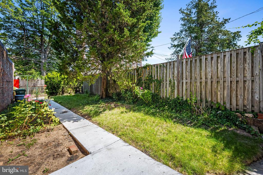1016 W 38TH STREET