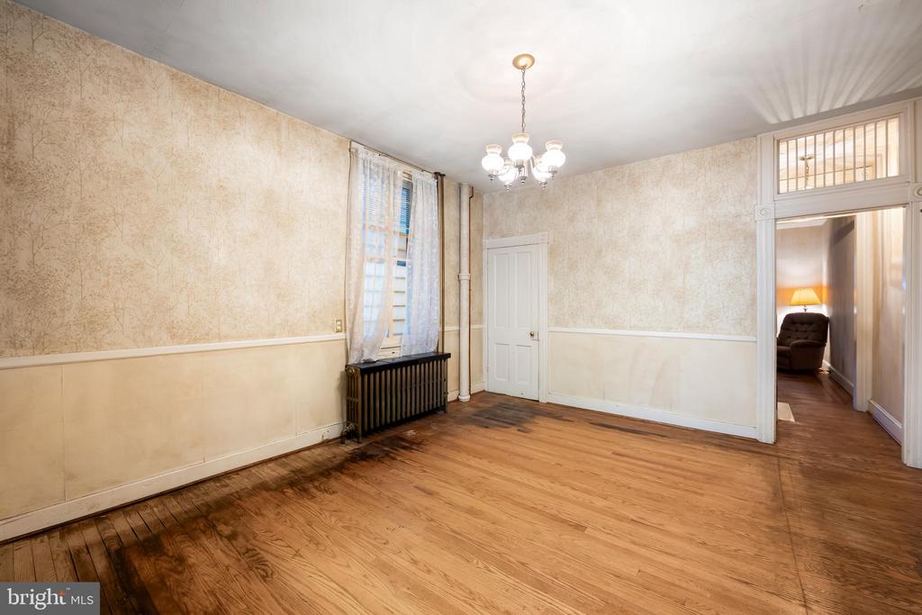 1016 W 38TH STREET