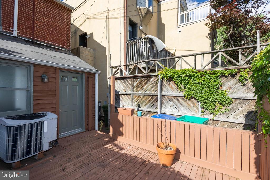 113 E CHURCHILL STREET