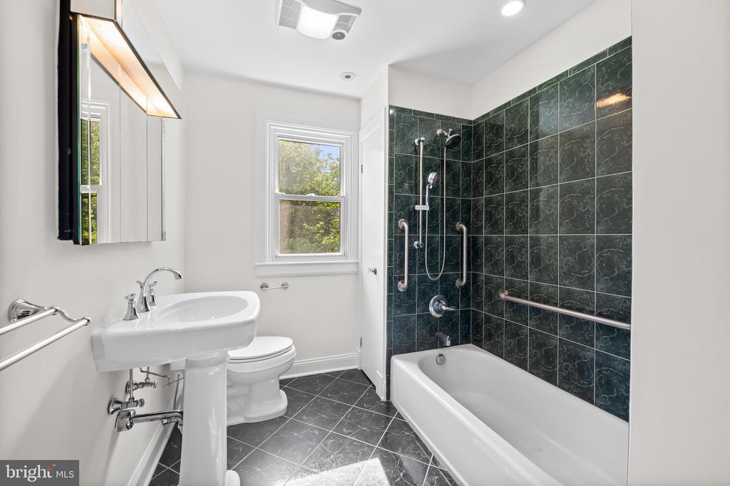 2403 KEN OAK ROAD