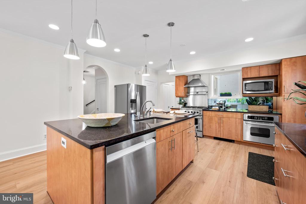 2403 KEN OAK ROAD