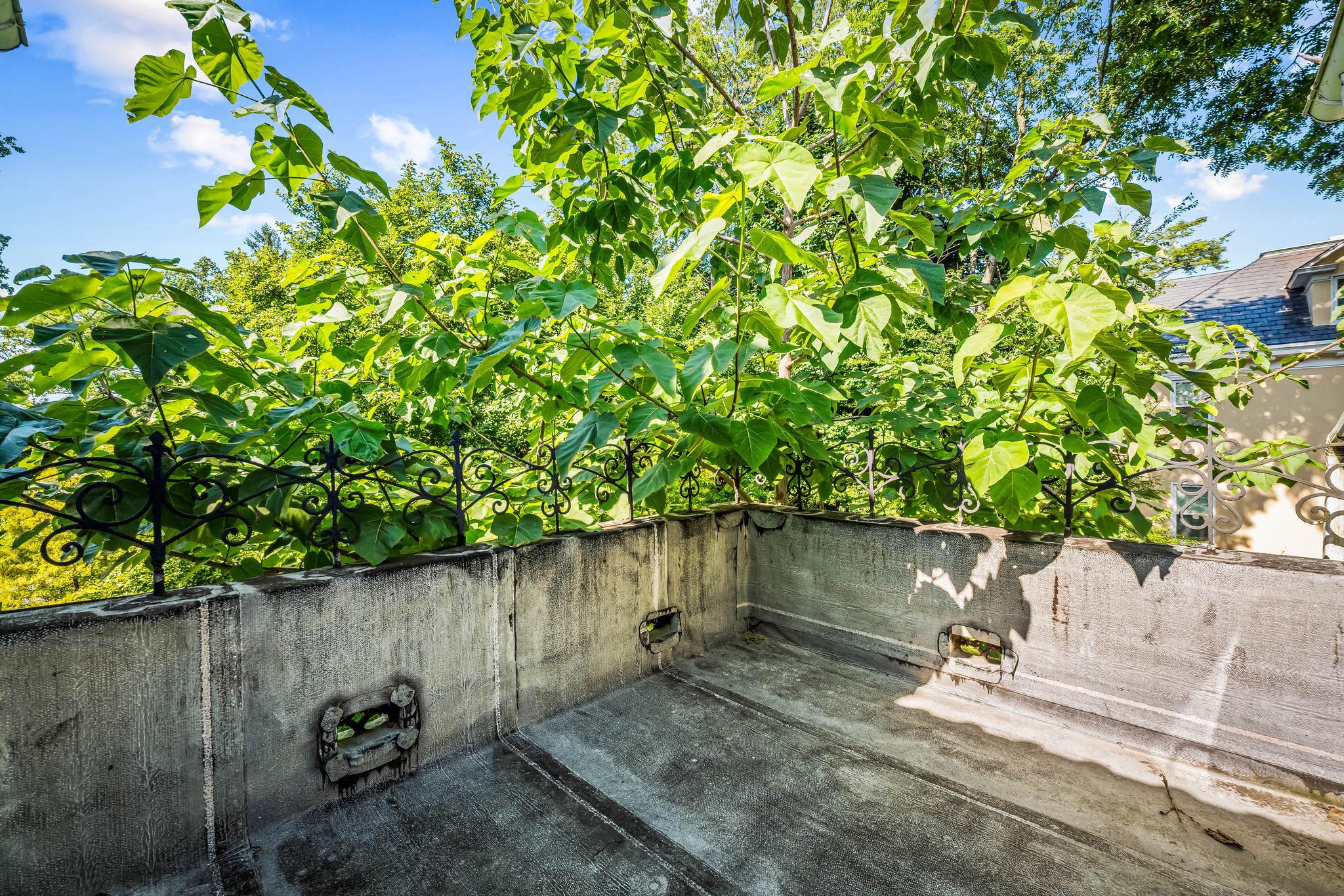 2403 KEN OAK ROAD