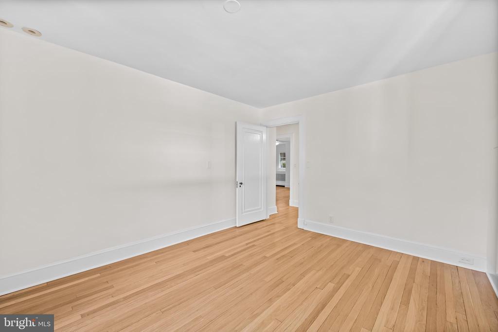 2403 KEN OAK ROAD