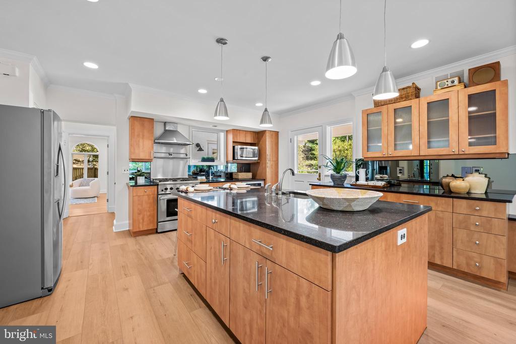 2403 KEN OAK ROAD