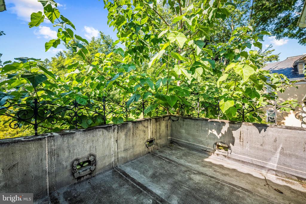 2403 KEN OAK ROAD