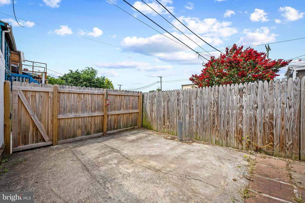 1109 W 40TH STREET