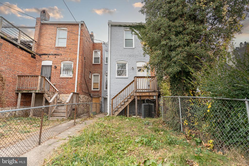 1605 CARSWELL STREET