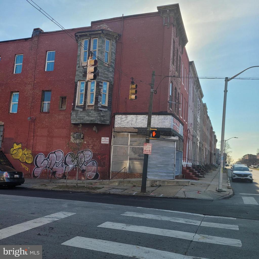 745 N FULTON AVENUE