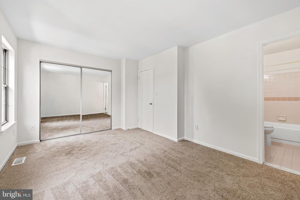 919 DARTMOUTHGLEN WAY