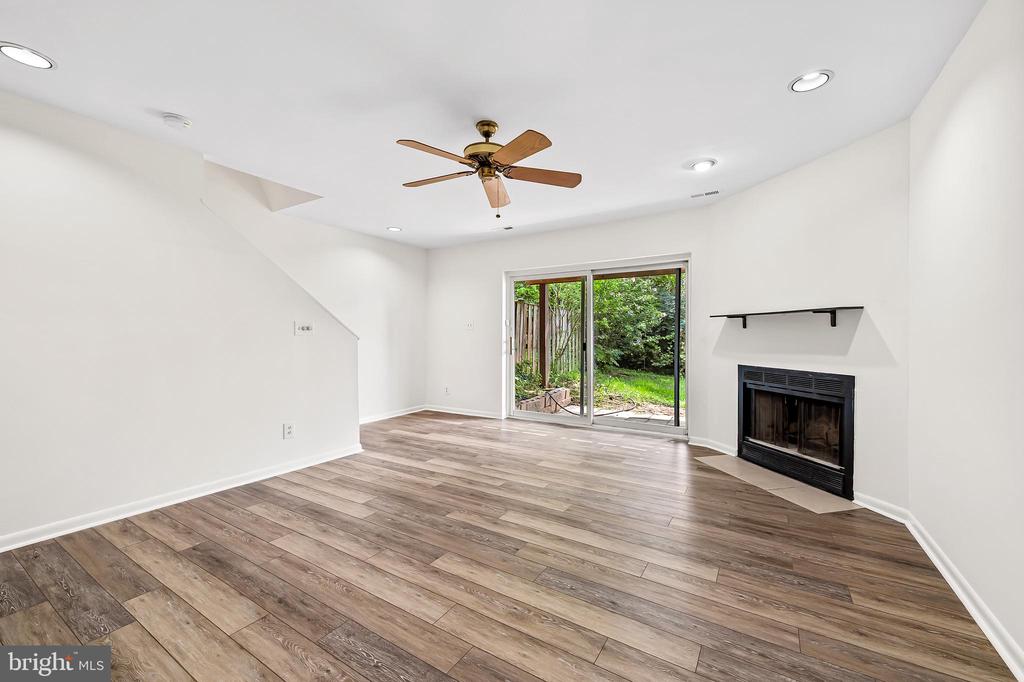 919 DARTMOUTHGLEN WAY