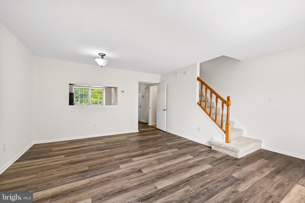 919 DARTMOUTHGLEN WAY