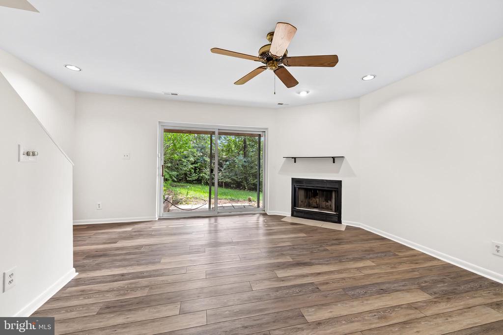 919 DARTMOUTHGLEN WAY