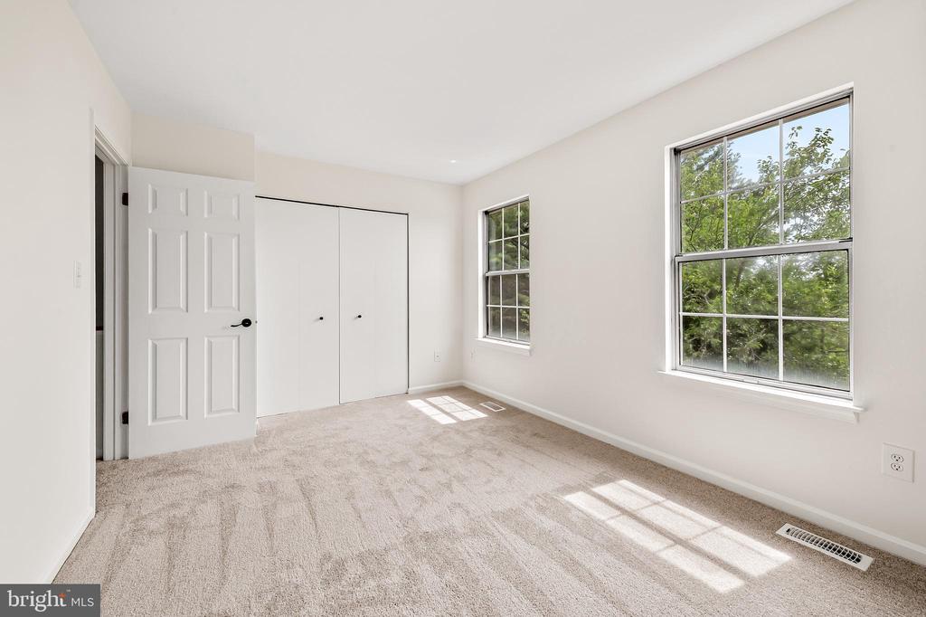919 DARTMOUTHGLEN WAY