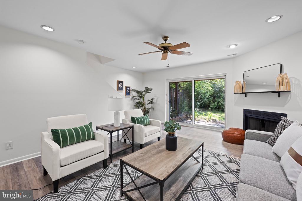 919 DARTMOUTHGLEN WAY