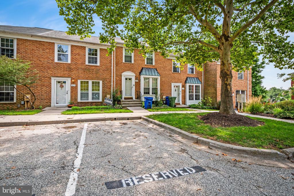 919 DARTMOUTHGLEN WAY