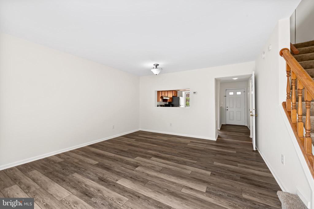 919 DARTMOUTHGLEN WAY