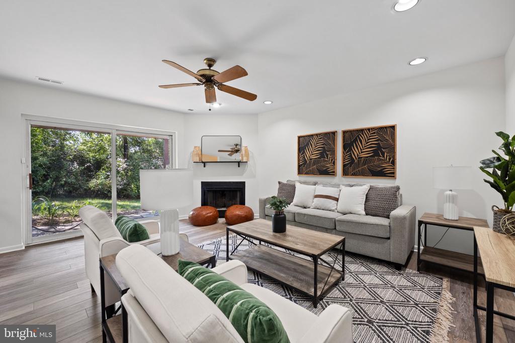 919 DARTMOUTHGLEN WAY