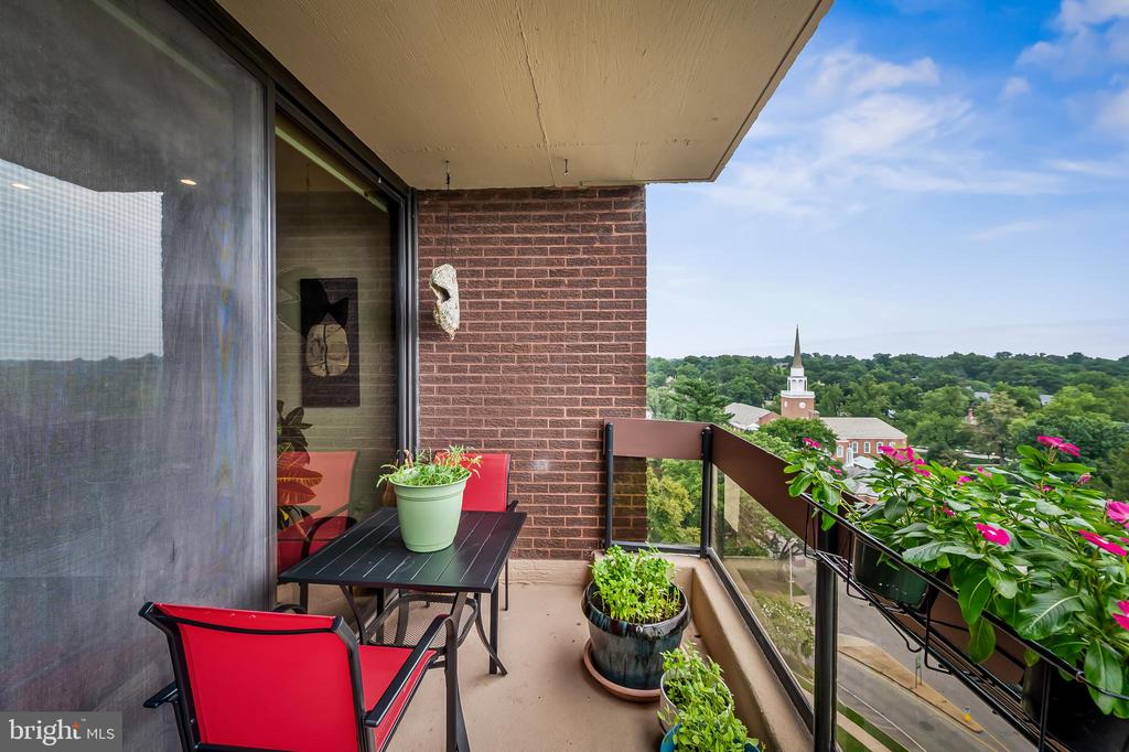 4100 N CHARLES STREET Unit: 1114
