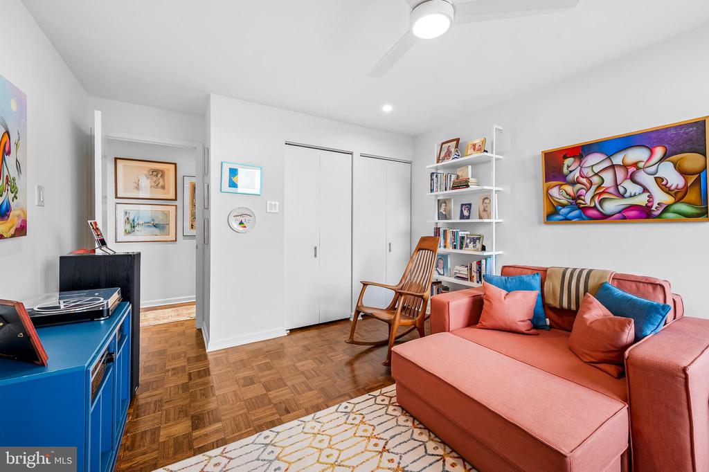 4100 N CHARLES STREET Unit: 1114