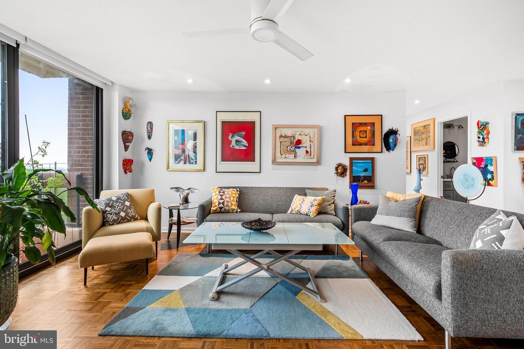 4100 N CHARLES STREET Unit: 1114